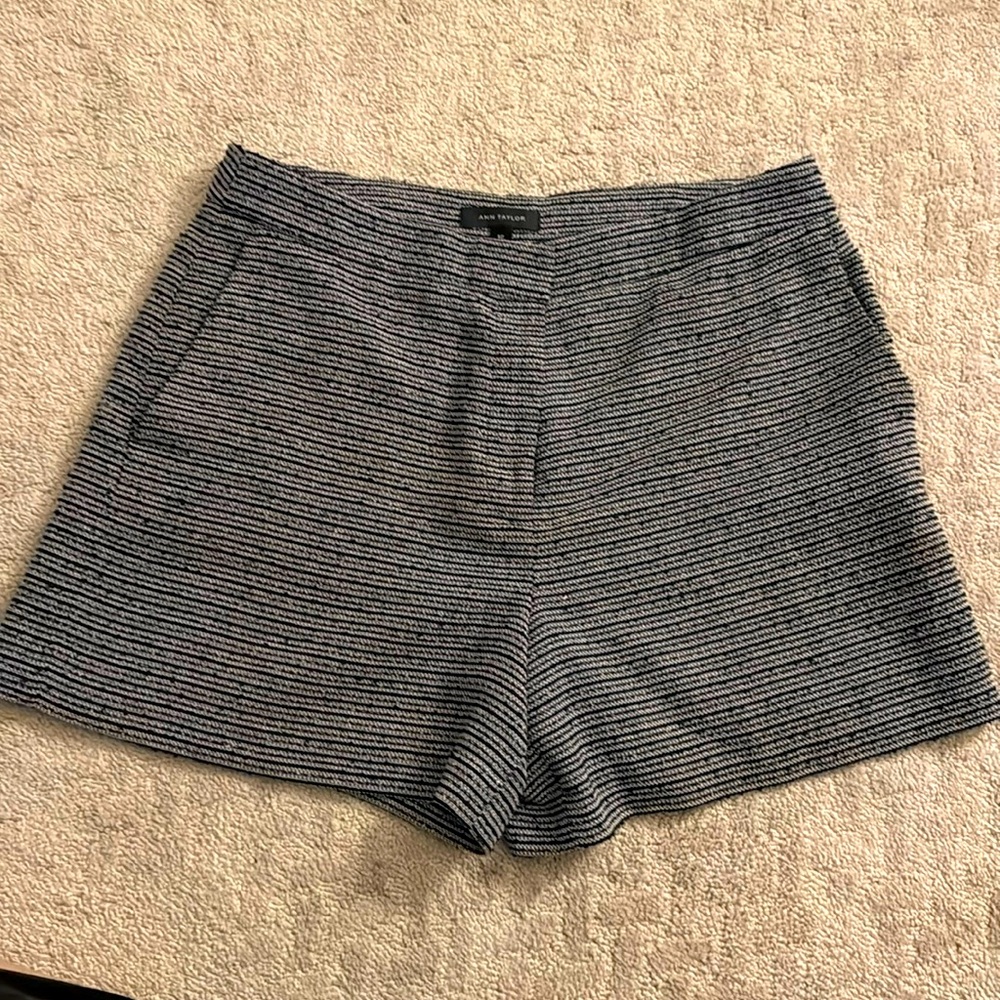 Anne Taylor navy lined textured shorts 12